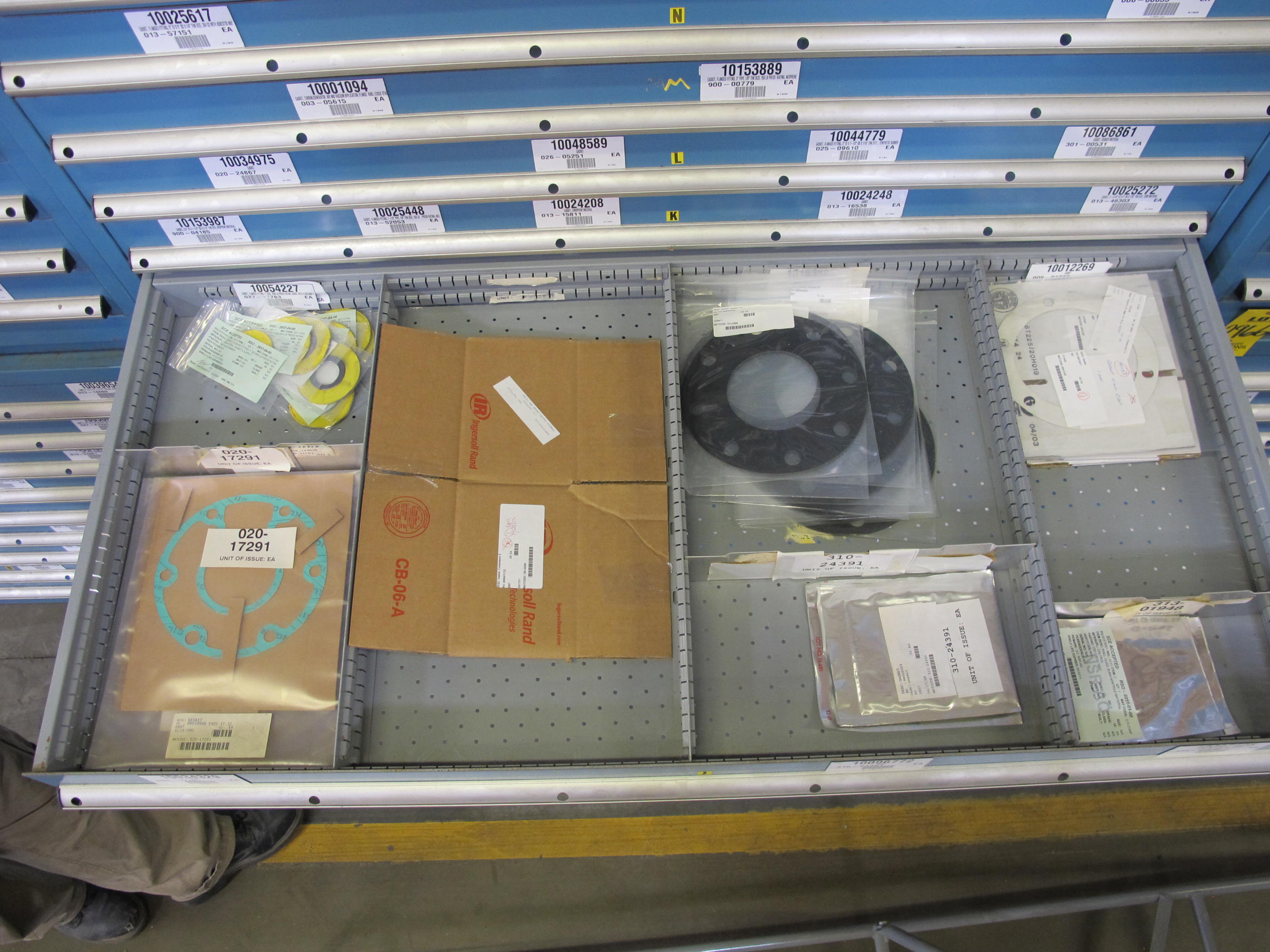 LISTA HEAVY DUTY 9-DRAWER PARTS CABINET W/ CONTENTS (W-50) LOADING & HANDLING FEE $25-